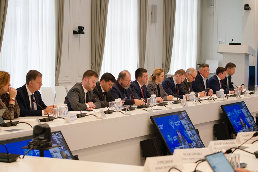 В Минстрое России прошло еженедельное оперативное совещание под председательством Министра строительства и ЖКХ РФ Ирека Файзуллина