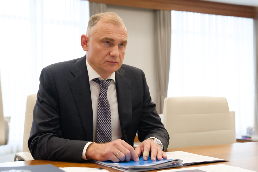 Глава Минстроя России Ирек Файзуллин провел рабочую встречу с генеральным директором НИЦ «Строительство» Виталием Крючковым