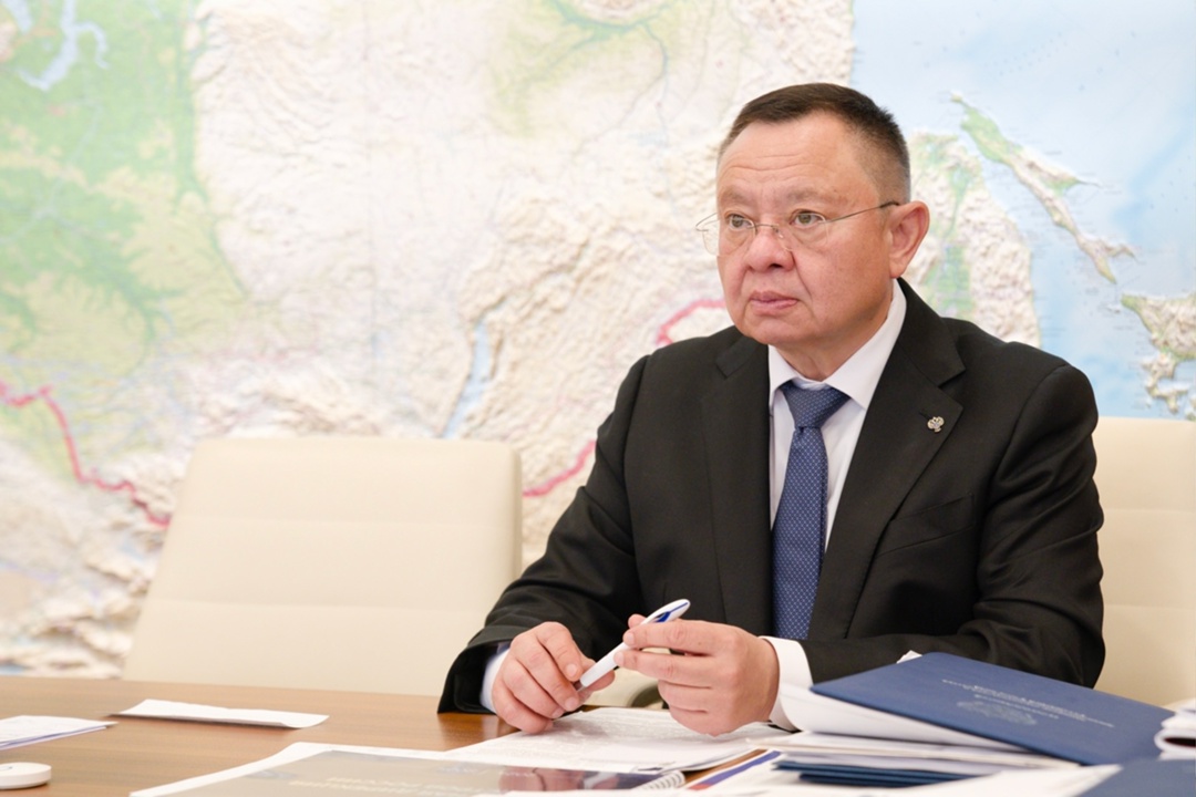 Глава Минстроя России Ирек Файзуллин провел рабочую встречу с генеральным директором НИЦ «Строительство» Виталием Крючковым