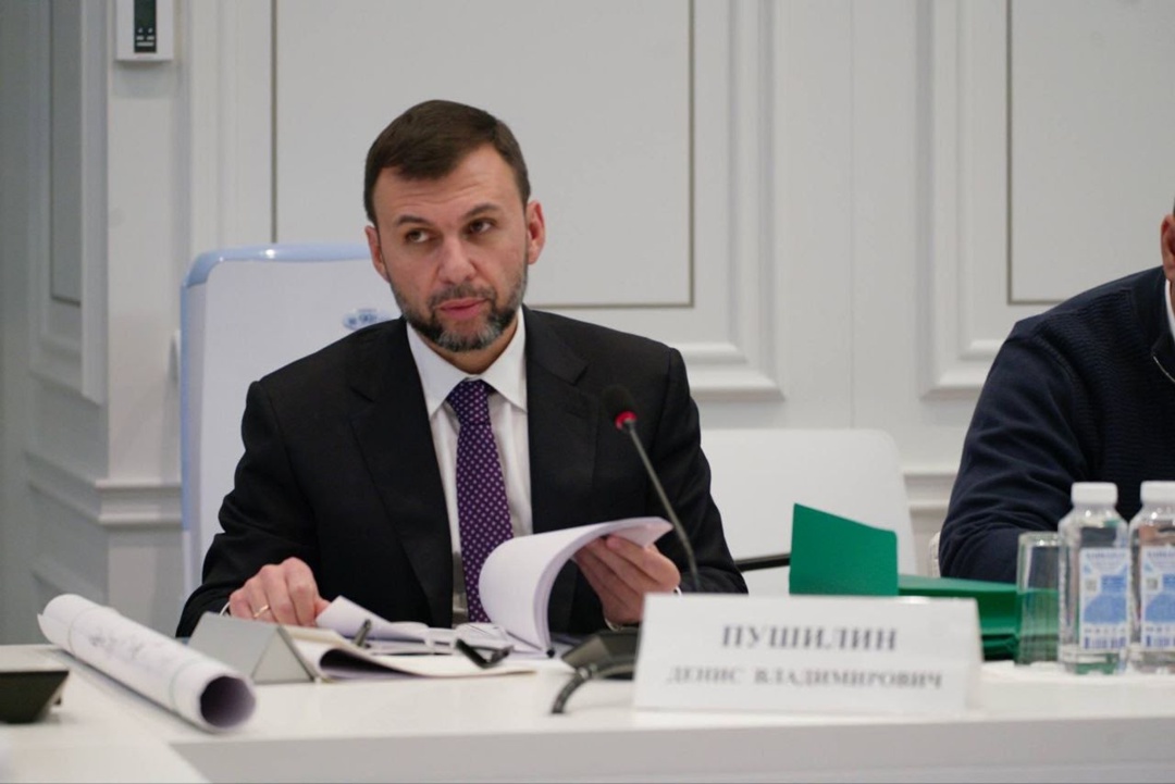 Глава Минстроя России Ирек Файзуллин провел расширенное совещание по ситуации с водоснабжением на Донбассе