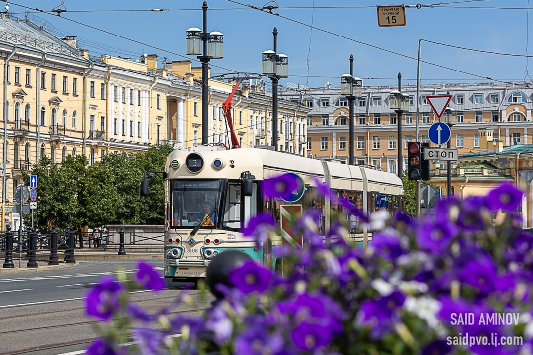 Показываем красивое, трамвайное Более пяти десятков составов производства завода «Уралтрансмаш» (входит в Ростех) курсируют по Санкт-Петербургу и радуют глаз…