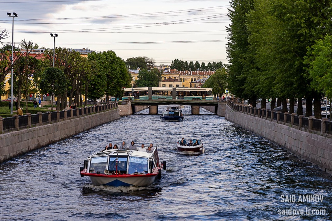 Показываем красивое, трамвайное Более пяти десятков составов производства завода «Уралтрансмаш» (входит в Ростех) курсируют по Санкт-Петербургу и радуют глаз…