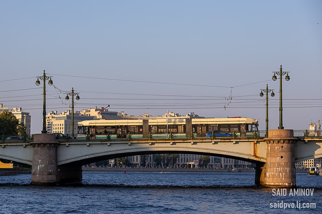 Показываем красивое, трамвайное Более пяти десятков составов производства завода «Уралтрансмаш» (входит в Ростех) курсируют по Санкт-Петербургу и радуют глаз…