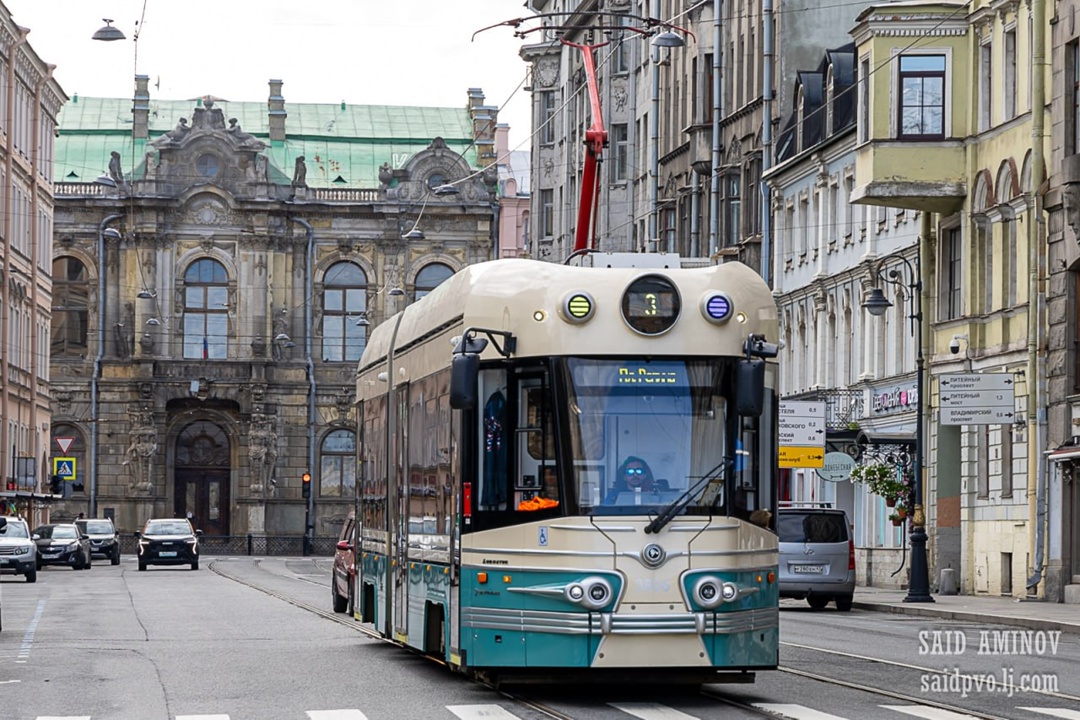 Показываем красивое, трамвайное Более пяти десятков составов производства завода «Уралтрансмаш» (входит в Ростех) курсируют по Санкт-Петербургу и радуют глаз…