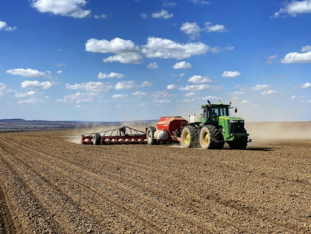 Аграрии Ставропольского края начали сев озимых зерновых под урожай 2026 года. Всего планируется засеять около 2 млн га, сообщил в своем Телеграм-канале…