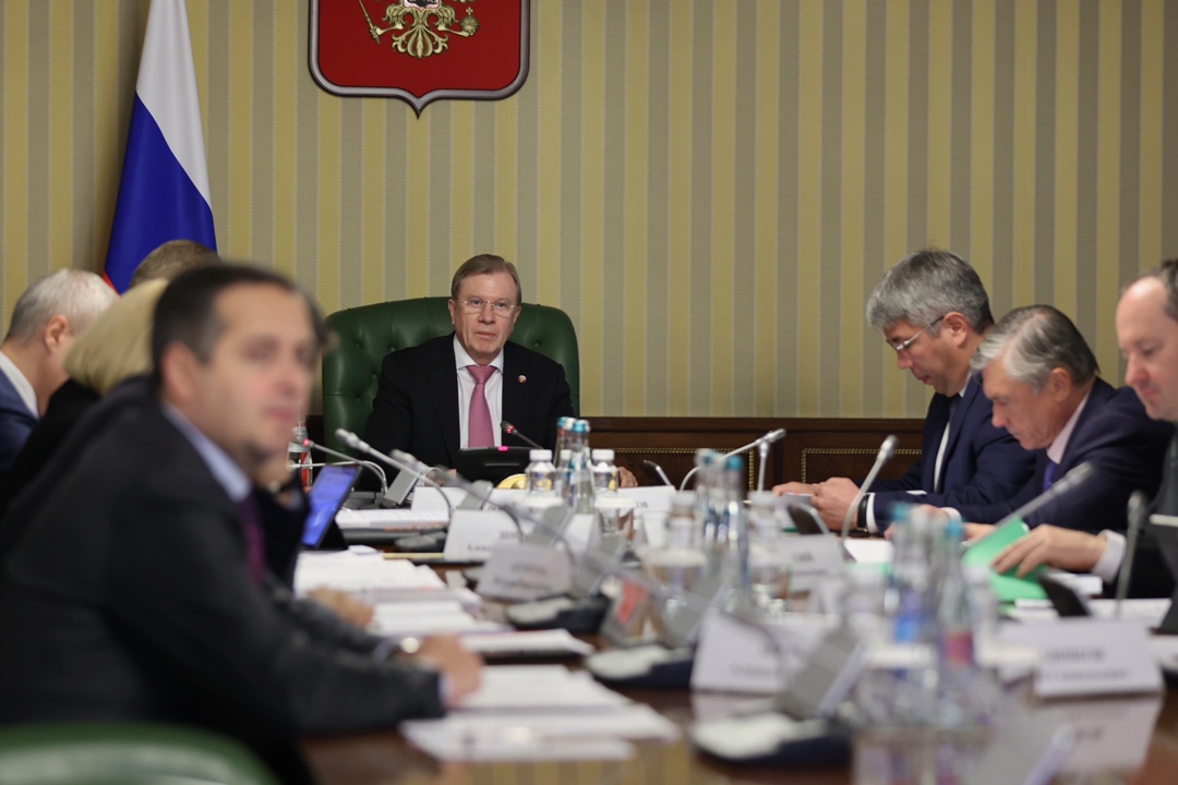 Виталий Савельев провел заседание комиссии по вопросам реализации проектов развития железнодорожной инфраструктуры Сибири и Дальнего Востока.