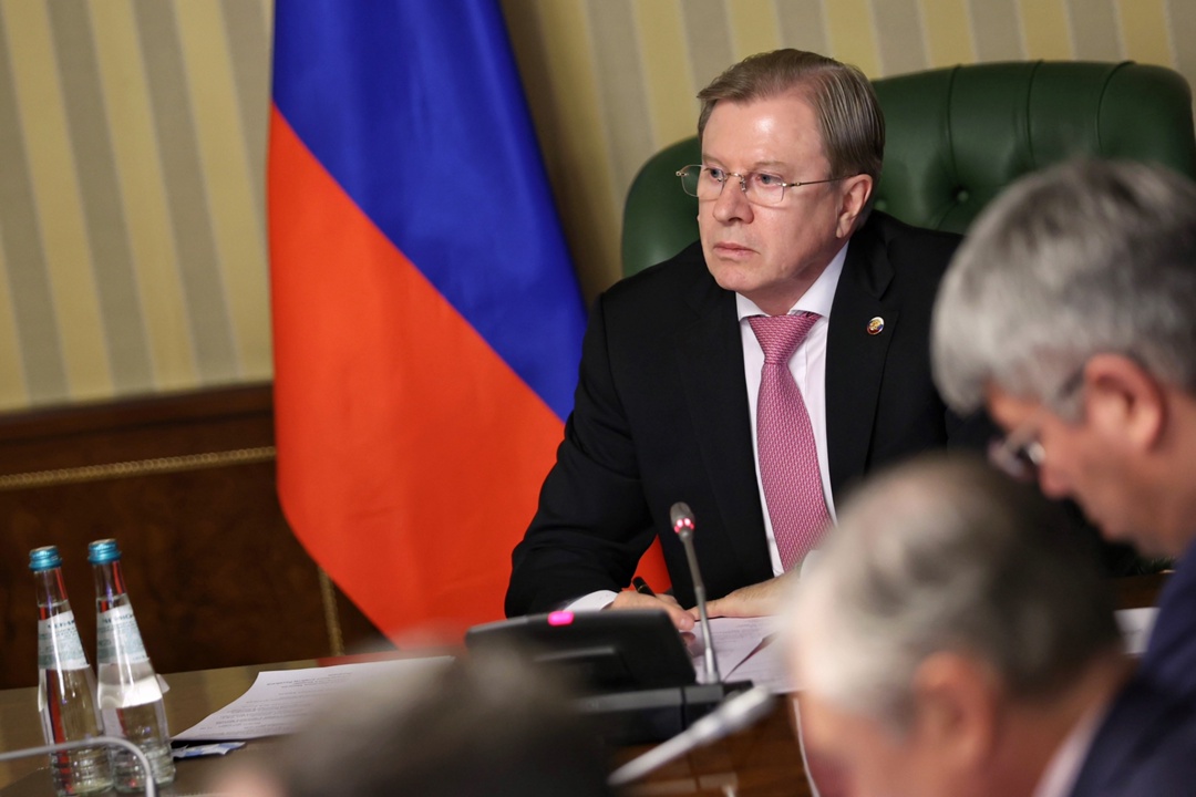 Виталий Савельев провел заседание комиссии по вопросам реализации проектов развития железнодорожной инфраструктуры Сибири и Дальнего Востока.