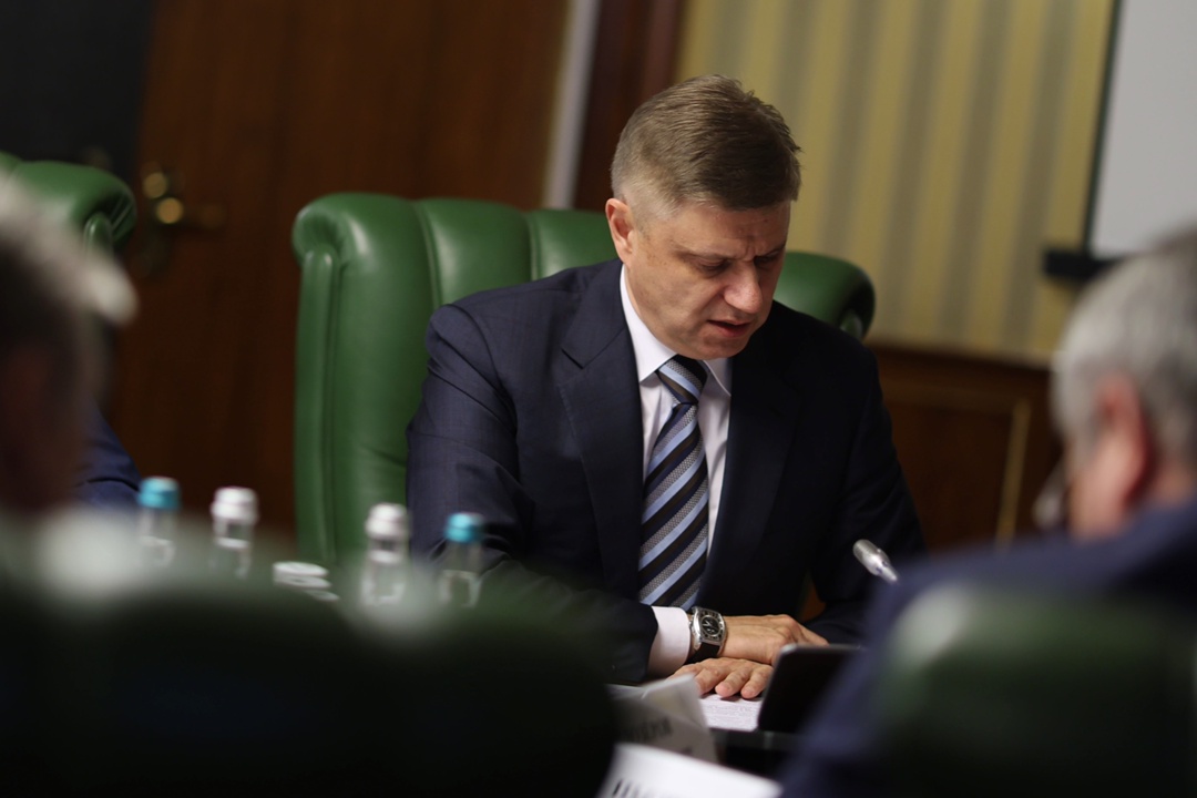 Виталий Савельев провел заседание комиссии по вопросам реализации проектов развития железнодорожной инфраструктуры Сибири и Дальнего Востока.