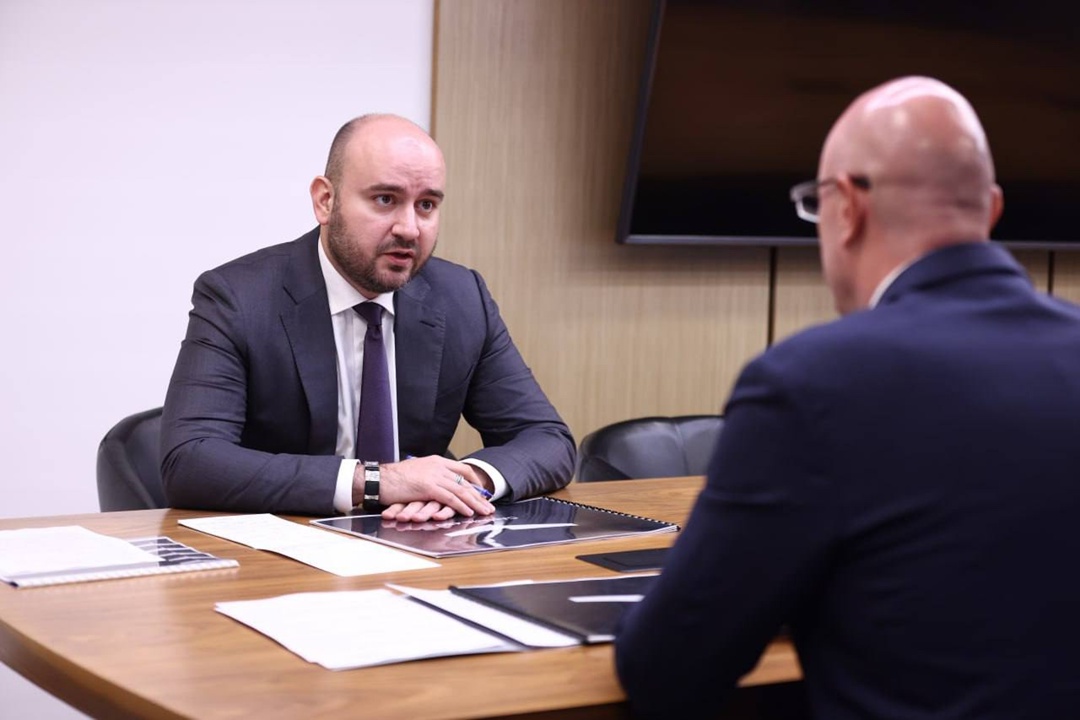 Дмитрий Чернышенко провел рабочую встречу с губернатором Самарской области Вячеславом Федорищевым.