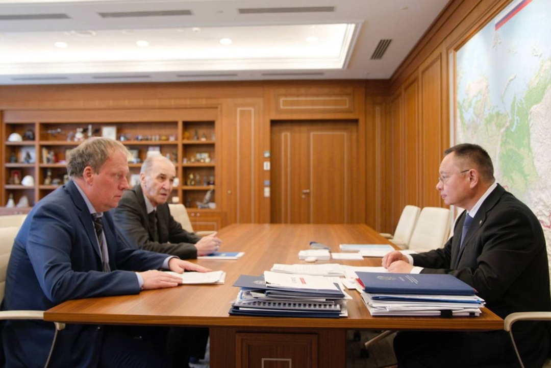 Министр строительства и ЖКХ РФ Ирек Файзуллин провел рабочую встречу с президентом НОПРИЗ Анваром Шамузафаровым и заместителем секретаря Общественной палаты РФ…