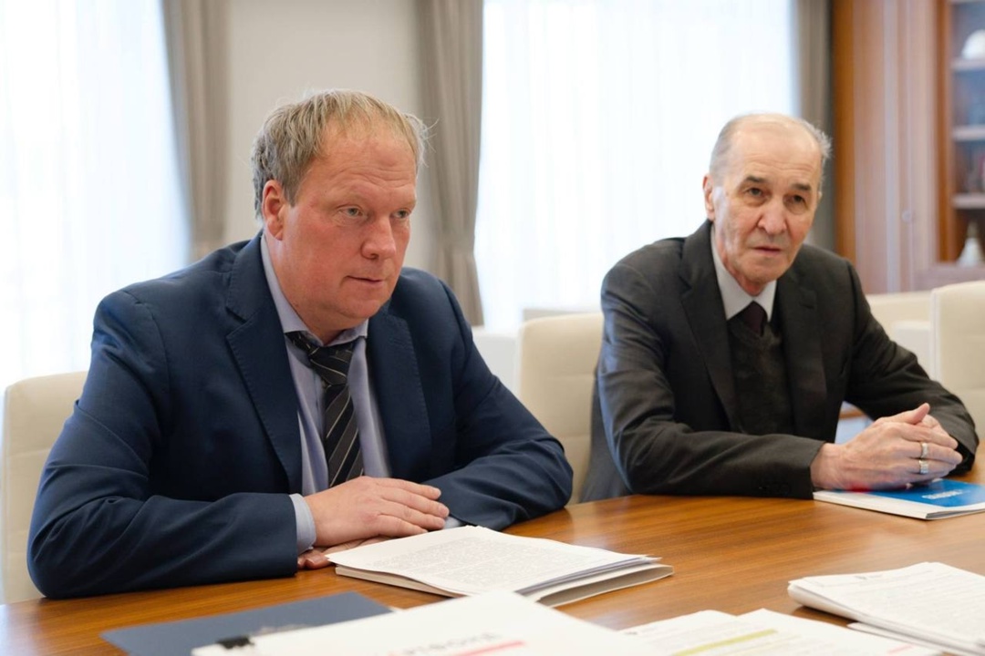 Министр строительства и ЖКХ РФ Ирек Файзуллин провел рабочую встречу с президентом НОПРИЗ Анваром Шамузафаровым и заместителем секретаря Общественной палаты РФ…