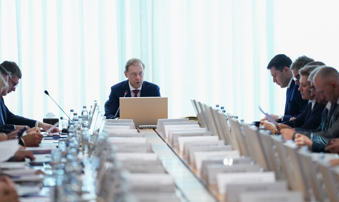 Денис Мантуров провел заседание госкомиссии по противодействию незаконному обороту промышленной продукции.