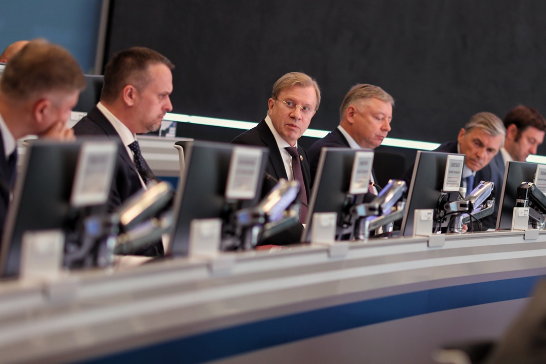 Виталий Савельев провел совещание по реализации проекта строительства высокоскоростной магистрали Москва – Санкт-Петербург.