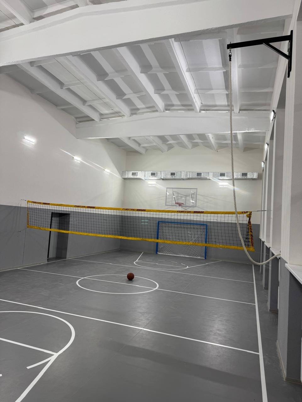 В отремонтированном спортзале школы Белокуракинского района ЛНР прошли первые соревнования