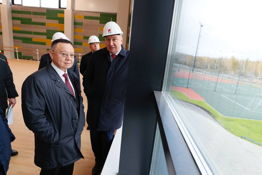 Министр строительства и ЖКХ РФ Ирек Файзуллин в ходе рабочей поездки в Екатеринбург посетил строящийся кампус Уральского федерального университета (УрФУ)