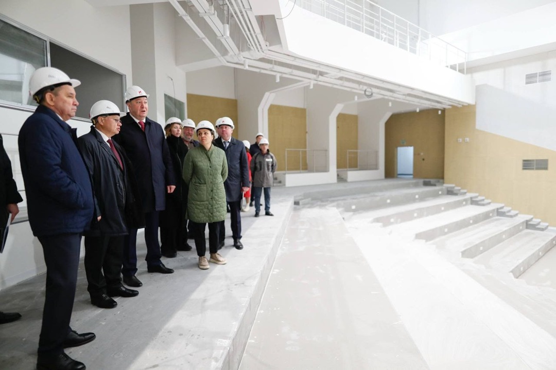 Министр строительства и ЖКХ РФ Ирек Файзуллин в ходе рабочей поездки в Екатеринбург посетил строящийся кампус Уральского федерального университета (УрФУ)