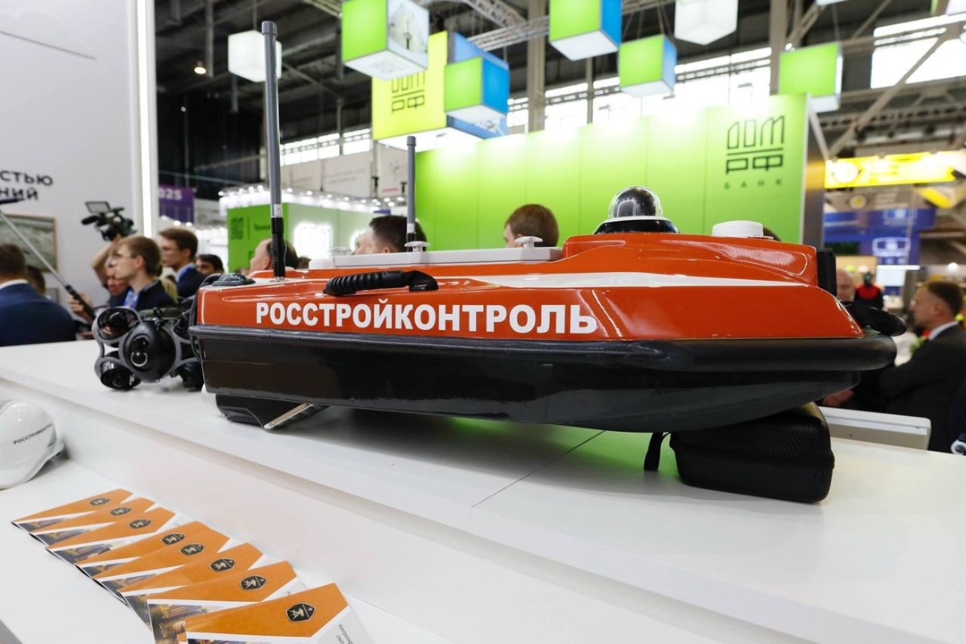 Министр строительства и ЖКХ РФ Ирек Файзуллин осмотрел экспозицию XII Международной строительной выставки 100+ TechnoBuild