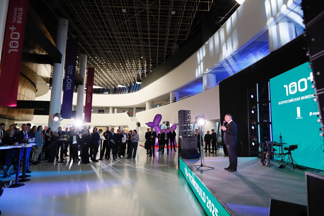 Министр строительства и ЖКХ РФ Ирек Файзуллин вместе с Губернатором Свердловской области Денисом Паслером принял участие в церемонии награждения Всероссийской…