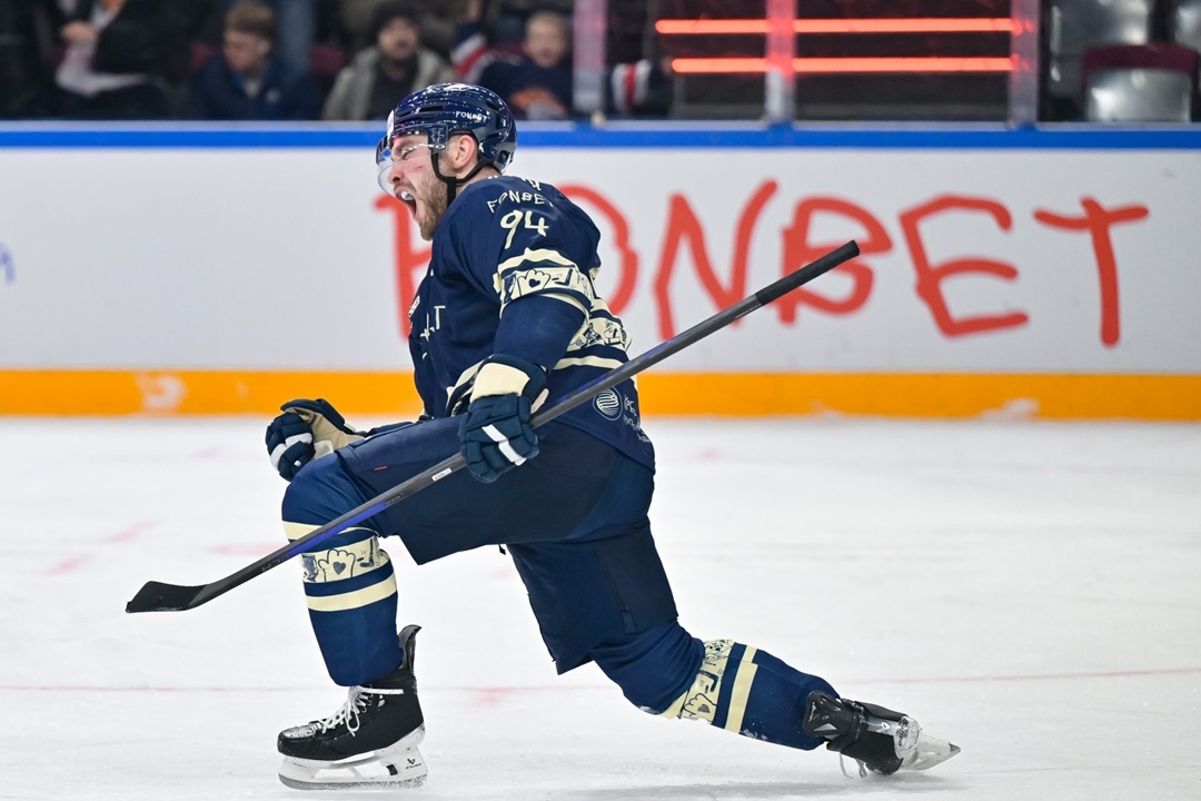 Да, матч с «Сибирью» уже в истории, но эмоции до сих пор не отпускают. Команда Андрея Разина сотворила камбэк — со счёта 1:3 «Металлург» вырвал победу 4:3!