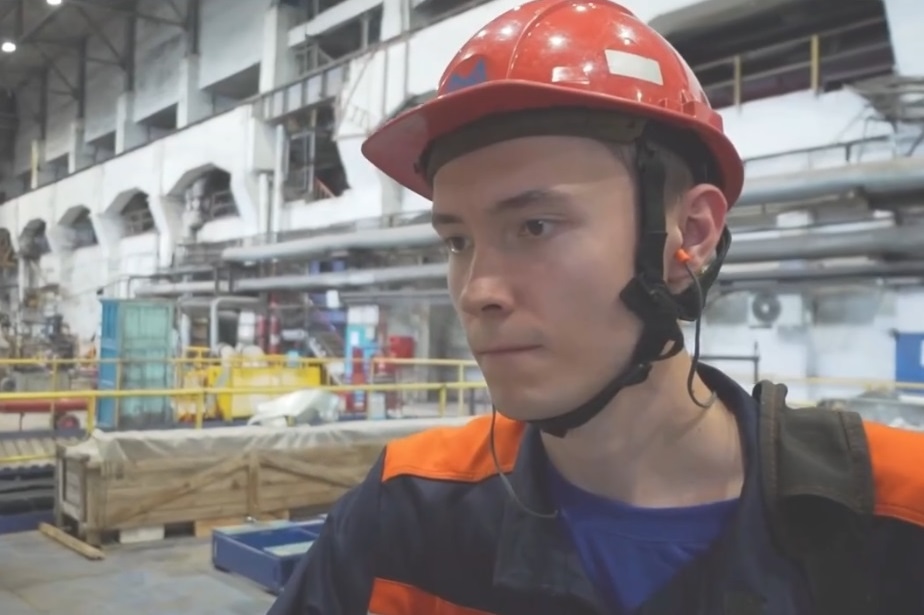 К профессиональным вершинам Электромонтёр центральной электростанции ПАО «ММК» Владислав Афанасьев работает на комбинате всего два года, но уже вошёл в число…