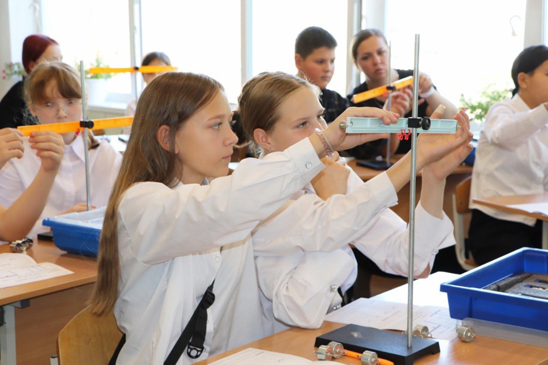 Фестиваль для юных физиков! Мы уже рассказывали, как помогли открыть интерактивную мастерскую физики и техники в междуреченской школе №25