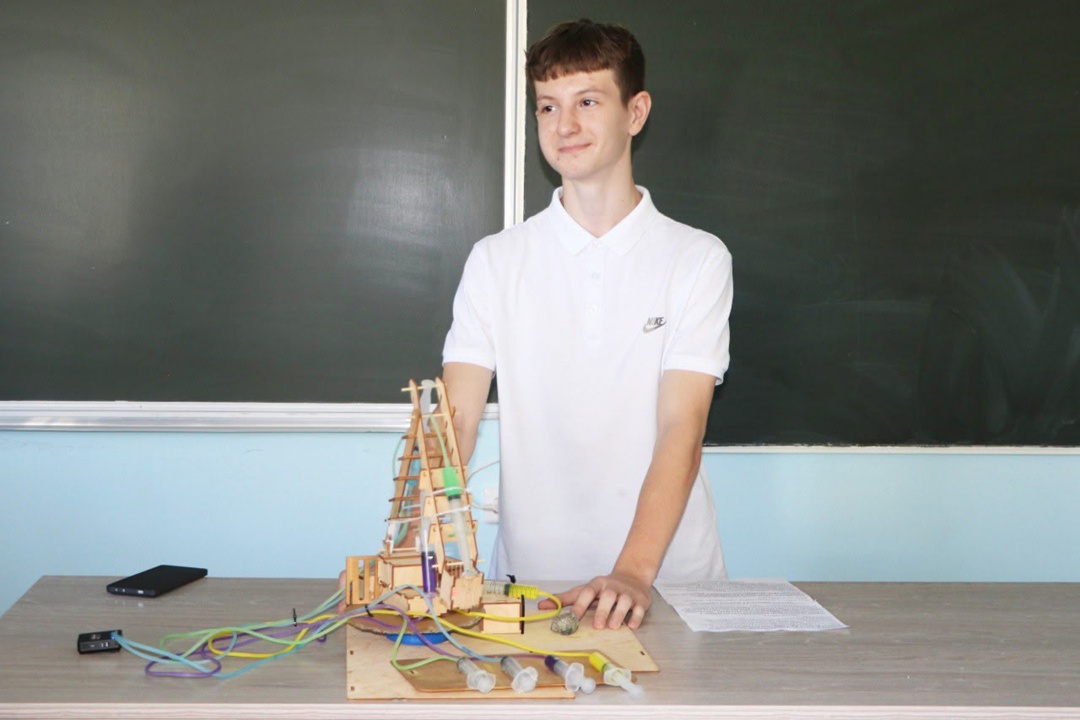 Фестиваль для юных физиков! Мы уже рассказывали, как помогли открыть интерактивную мастерскую физики и техники в междуреченской школе №25