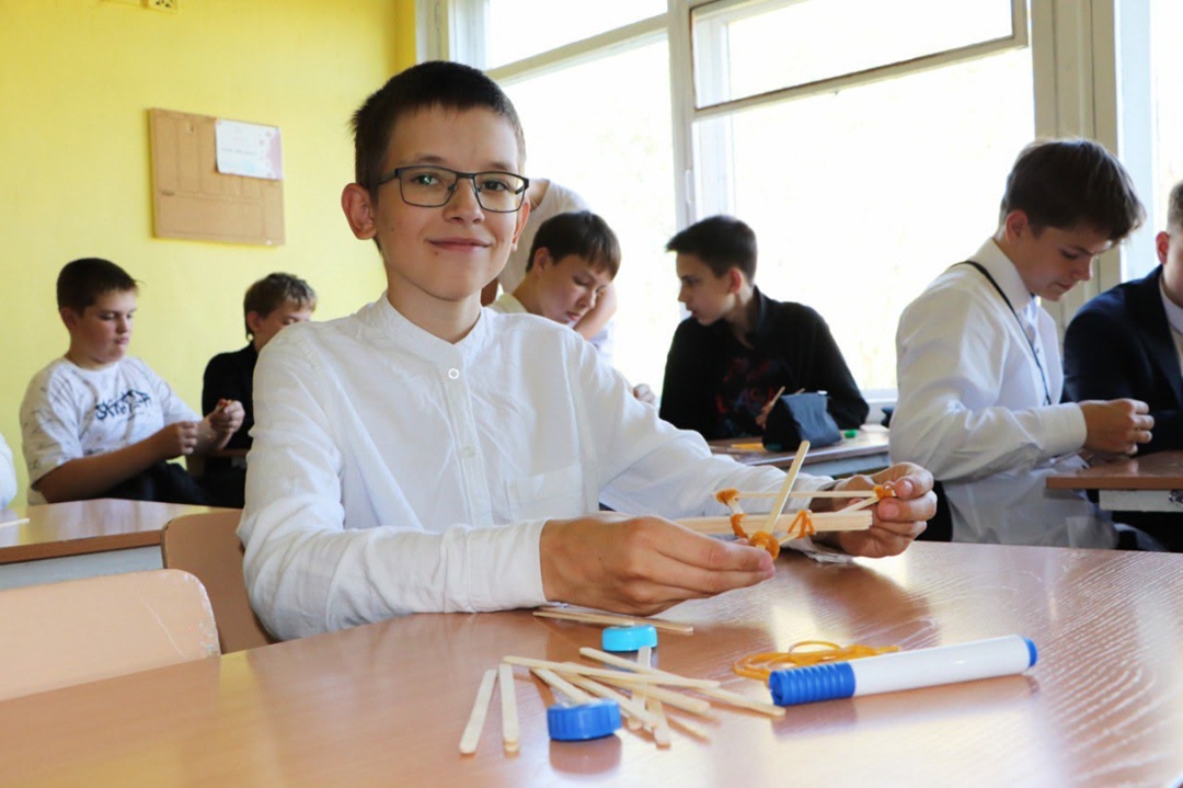 Фестиваль для юных физиков! Мы уже рассказывали, как помогли открыть интерактивную мастерскую физики и техники в междуреченской школе №25