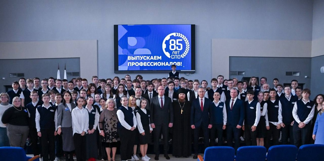 Дмитрий Чернышенко поздравил с Днем СПО преподавателей и студентов колледжа «Логос» при Свято-Пафнутиевом Боровском монастыре.