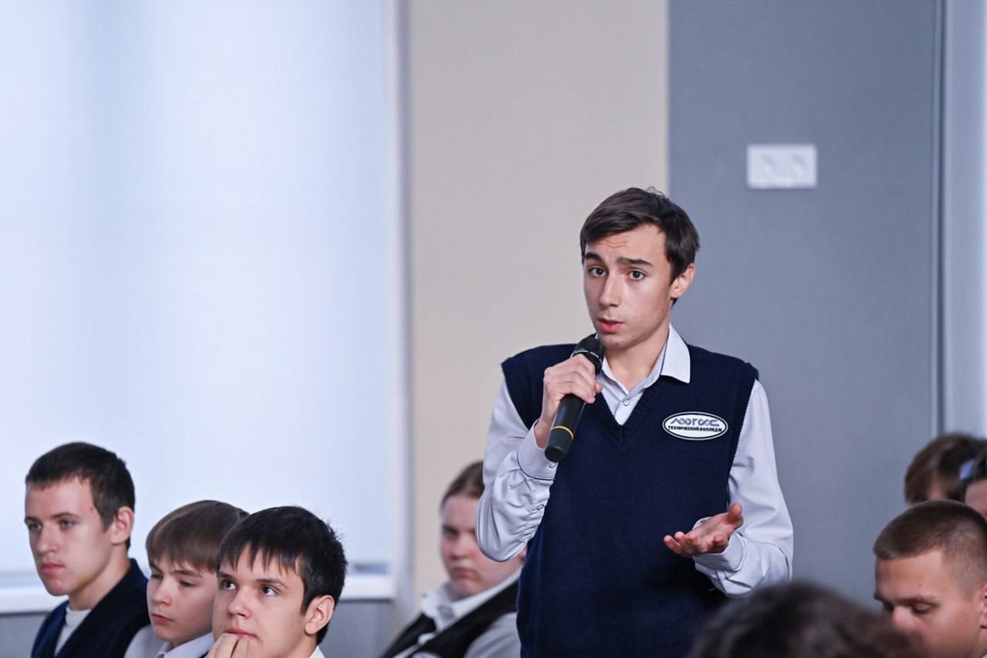 Дмитрий Чернышенко поздравил с Днем СПО преподавателей и студентов колледжа «Логос» при Свято-Пафнутиевом Боровском монастыре.