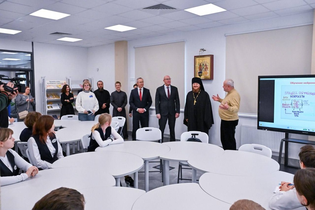 Дмитрий Чернышенко поздравил с Днем СПО преподавателей и студентов колледжа «Логос» при Свято-Пафнутиевом Боровском монастыре.