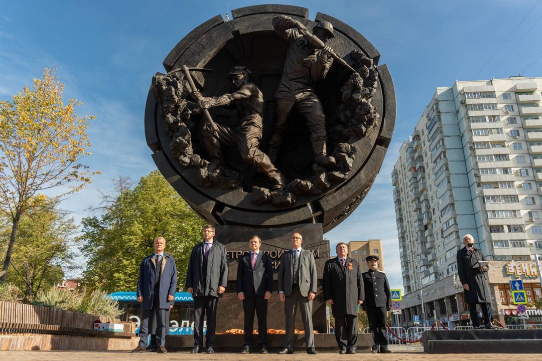 В Москве открыт монумент «Метростроителям России»