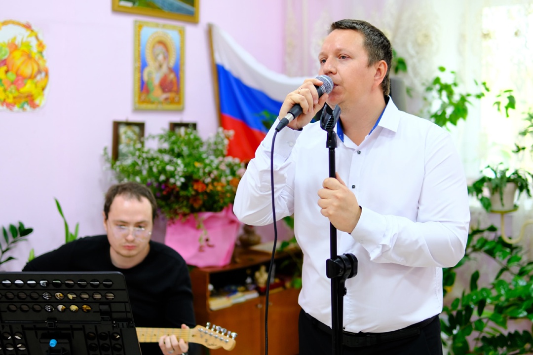 Волонтеры Амурского ГПЗ поздравили подопечных свободненского дома «Ветеран» с Днем пожилого человека