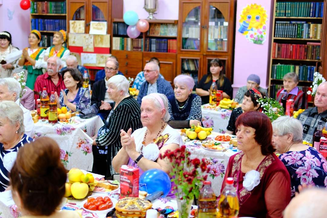 Волонтеры Амурского ГПЗ поздравили подопечных свободненского дома «Ветеран» с Днем пожилого человека