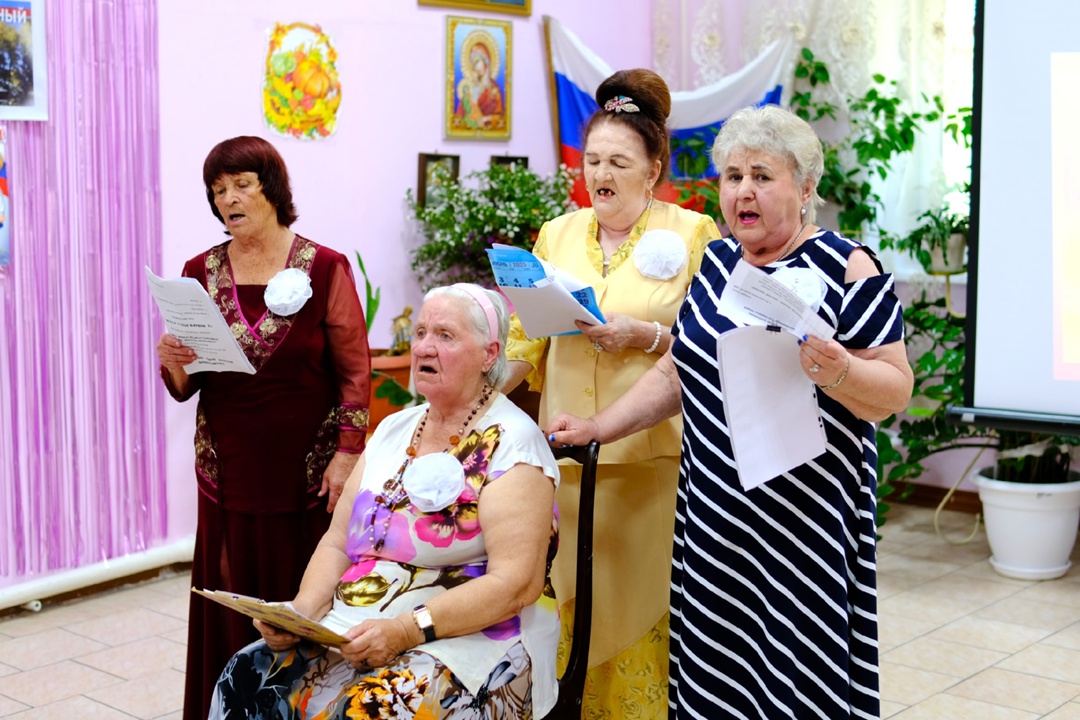 Волонтеры Амурского ГПЗ поздравили подопечных свободненского дома «Ветеран» с Днем пожилого человека