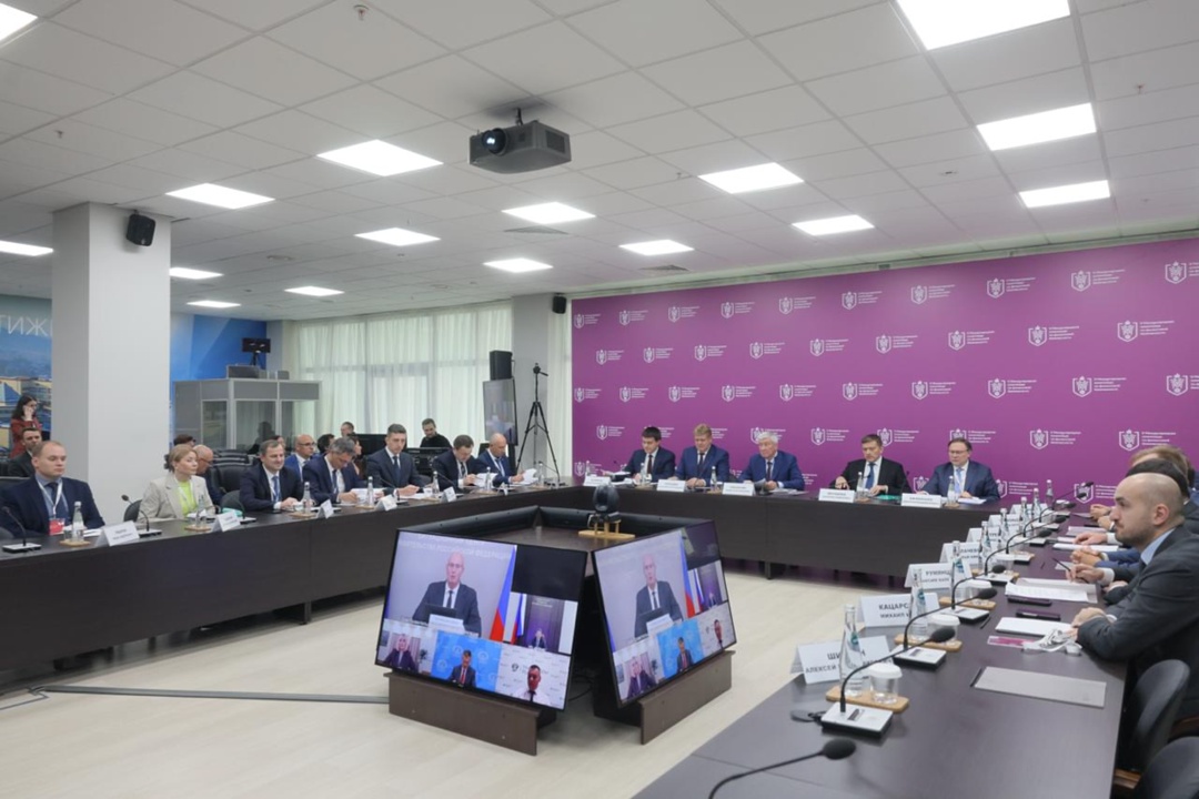 Дмитрий Чернышенко: Победителями и призерами олимпиады по финансовой безопасности стали 188 школьников и студентов.