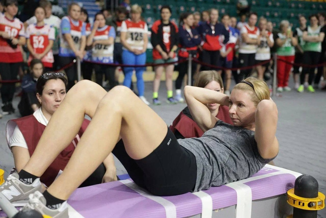 Лучшие в регионе Нефтяники ЛУКОЙЛа из Западной Сибири — победители регионального этапа спортивного фестиваля на силу, выносливость и скорость.