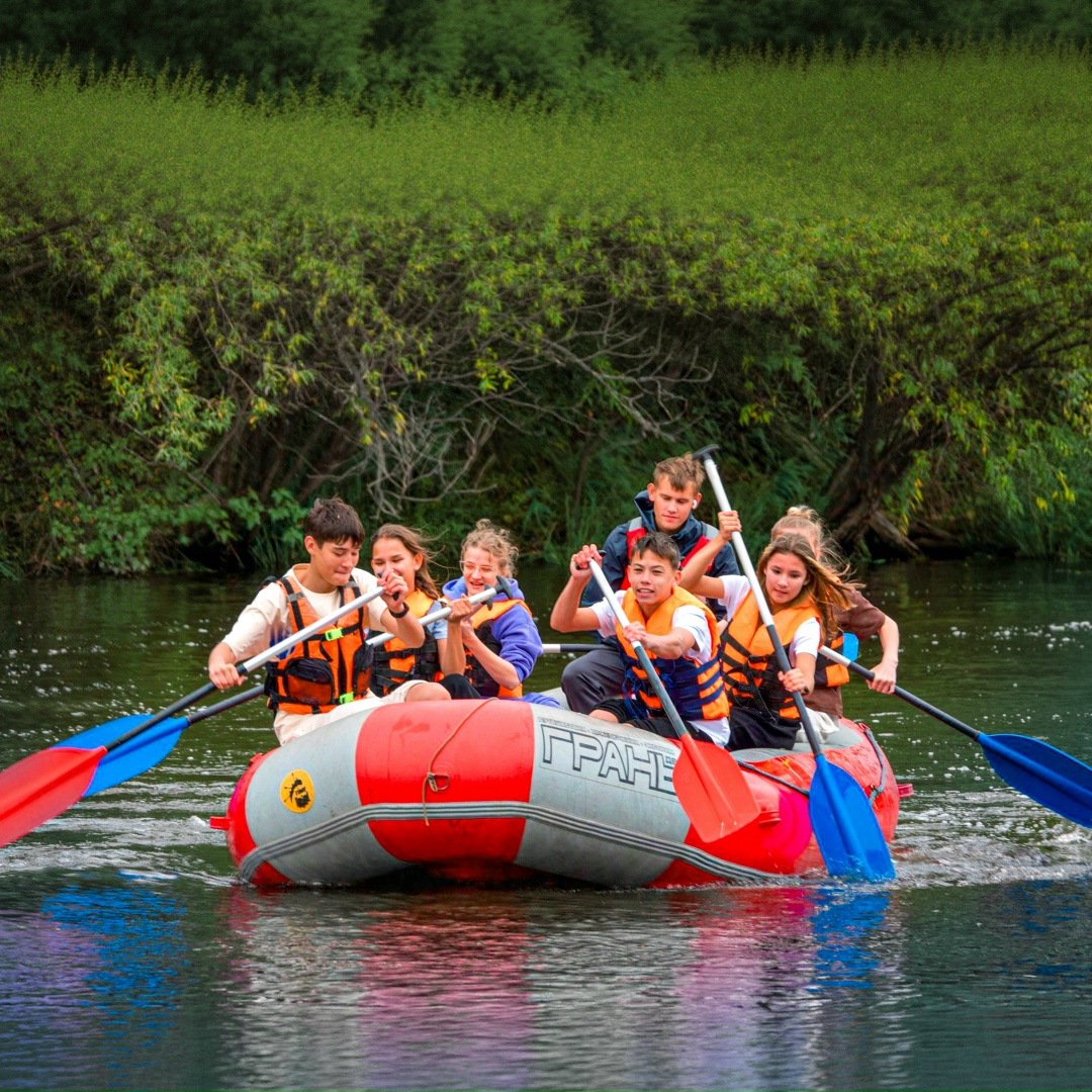 В палатке важны не только ткань или дуги, но также место, где она стоит. Опытные туристы знают: поставишь палатку на легком уклоне – и к утру сползешь в нижний…