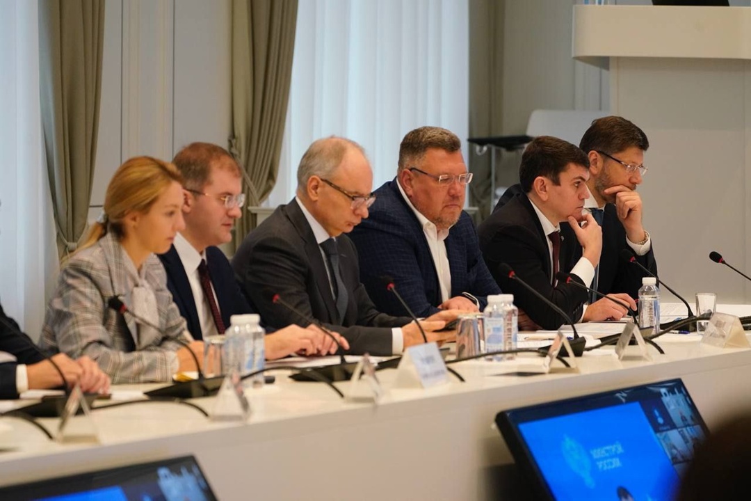 В Минстрое России прошло еженедельное оперативное совещание под председательством Министра строительства и ЖКХ РФ Ирека Файзуллина