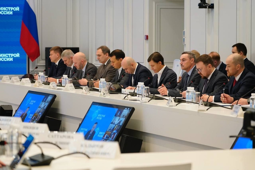 В Минстрое России прошло еженедельное оперативное совещание под председательством Министра строительства и ЖКХ РФ Ирека Файзуллина