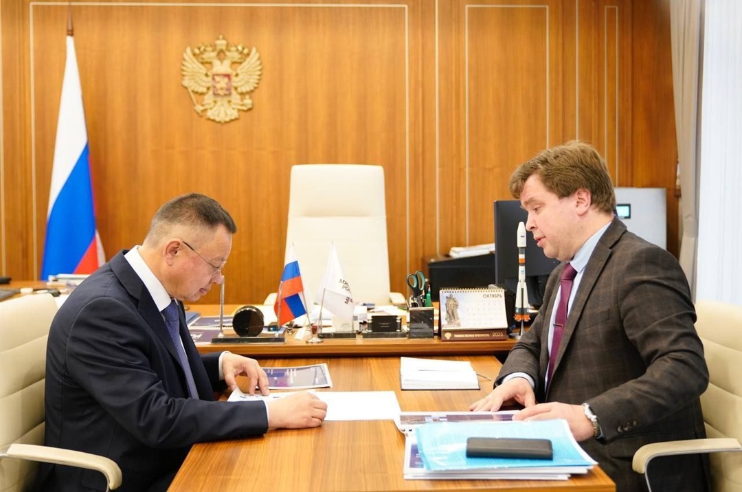 Глава Минстроя России Ирек Файзуллин провел рабочую встречу с ректором НИУ МГСУ Павлом Акимовым