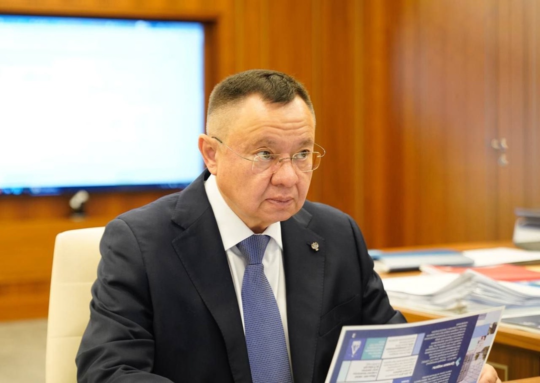 Глава Минстроя России Ирек Файзуллин провел рабочую встречу с ректором НИУ МГСУ Павлом Акимовым