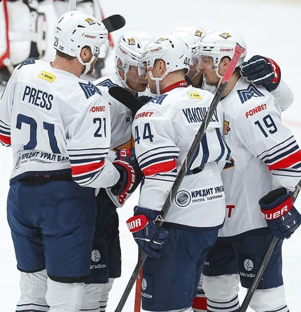 «Металлург» не сбавляет обороты!
Пока Евгений Кузнецов осваивается в Магнитогорске и готовится к дебюту, команда Андрея Разина продолжает штамповать победы и…