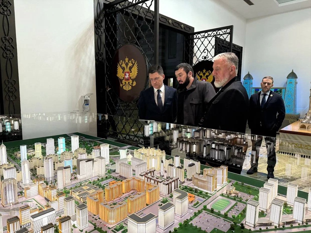 Александр Новак принял участие в открытии нового района имени Владимира Путина в Грозном.