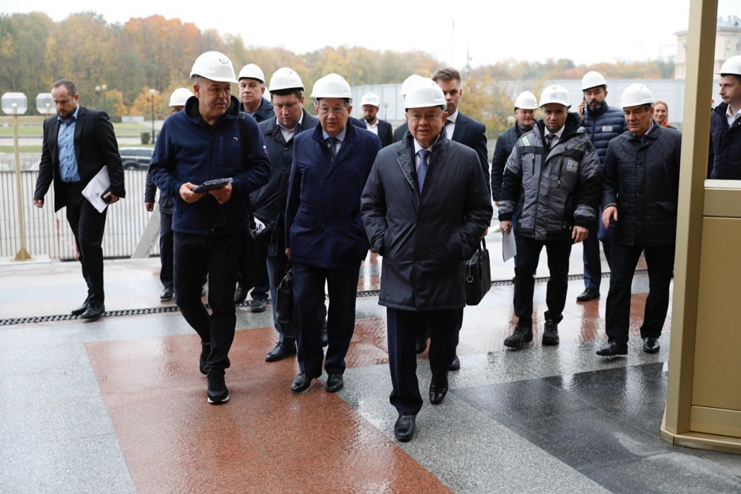 Министр строительства и ЖКХ РФ Ирек Файзуллин ознакомился с ходом капитального ремонта здания Президиума РАН