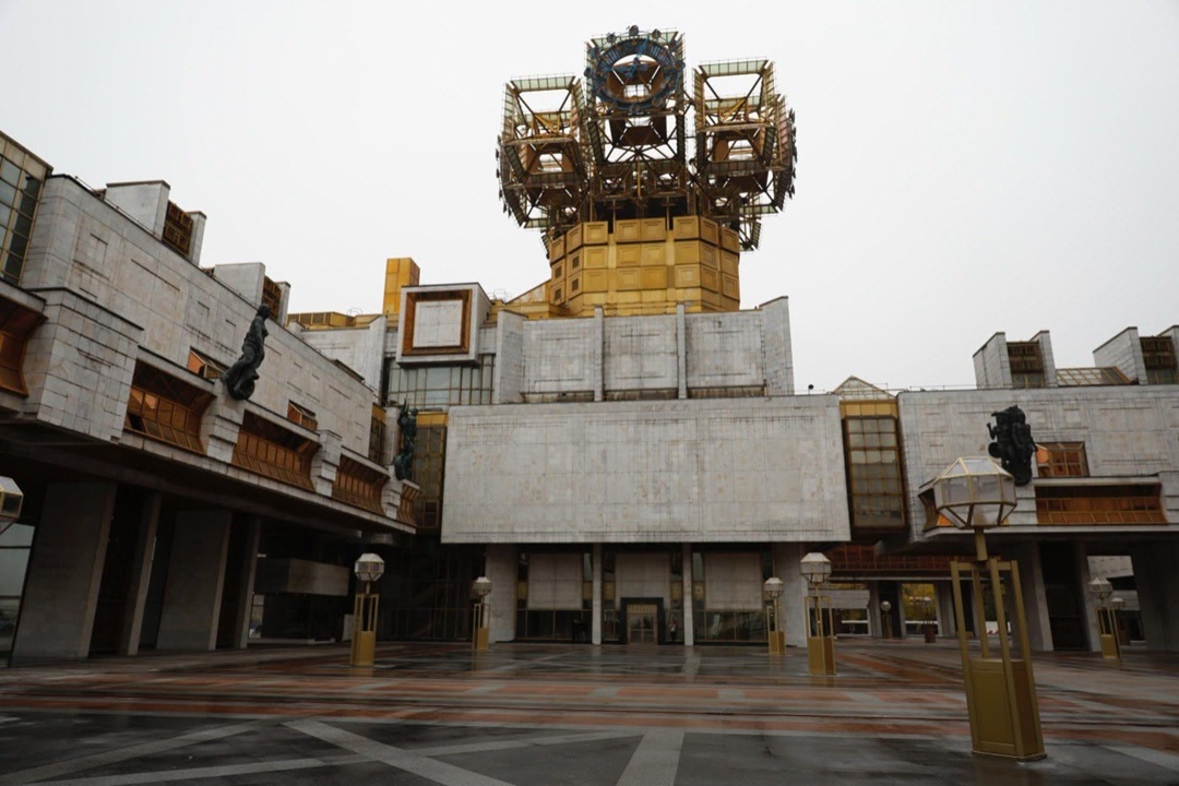 Министр строительства и ЖКХ РФ Ирек Файзуллин ознакомился с ходом капитального ремонта здания Президиума РАН