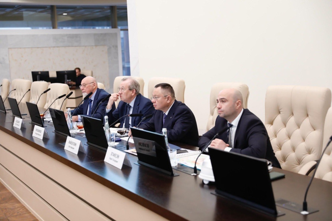 Министр строительства и ЖКХ РФ Ирек Файзуллин ознакомился с ходом капитального ремонта здания Президиума РАН