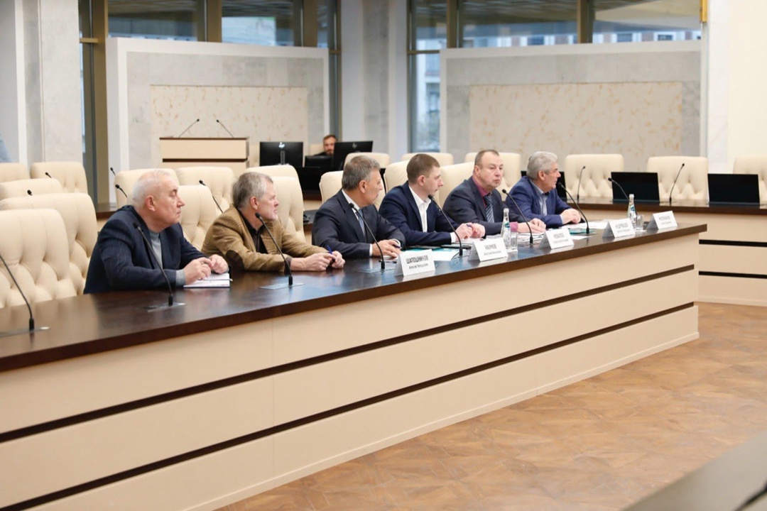 Министр строительства и ЖКХ РФ Ирек Файзуллин ознакомился с ходом капитального ремонта здания Президиума РАН