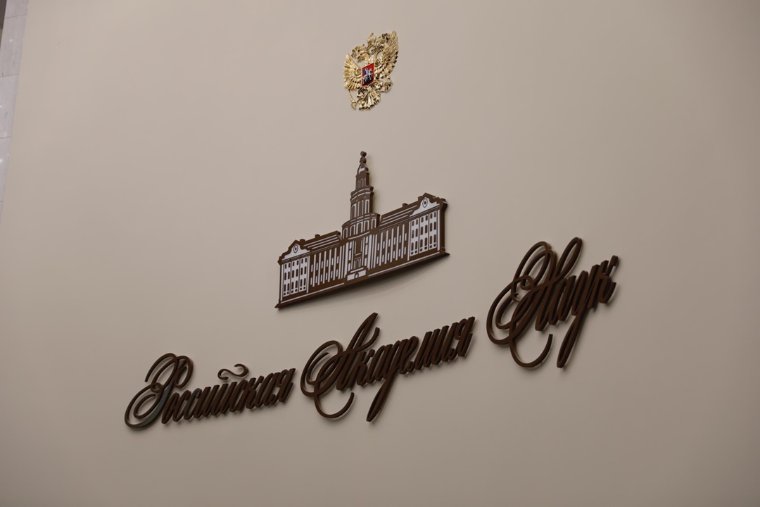 Министр строительства и ЖКХ РФ Ирек Файзуллин ознакомился с ходом капитального ремонта здания Президиума РАН