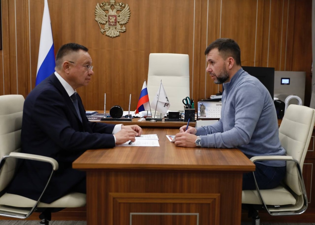 Глава Минстроя России Ирек Файзуллин провел рабочую встречу с Главой ДНР Денисом Пушилиным