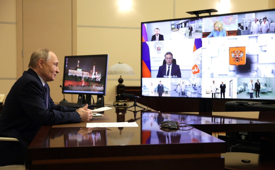 Команда Минздрава России поздравляет Президента России Владимира Путина с Днем Рождения!